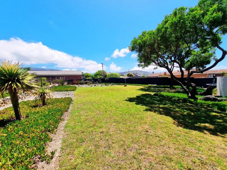 To Let 3 Bedroom Property for Rent in Sandbaai Western Cape